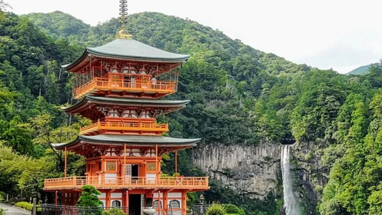 Nachi Falls Travel Guide: The Zen of Wateralls