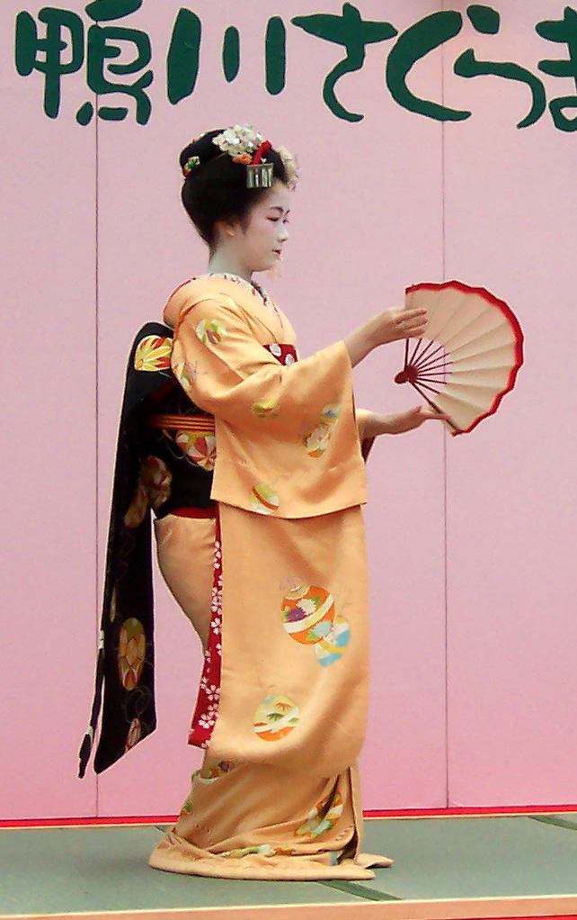 Kamogawa Odori Maiko