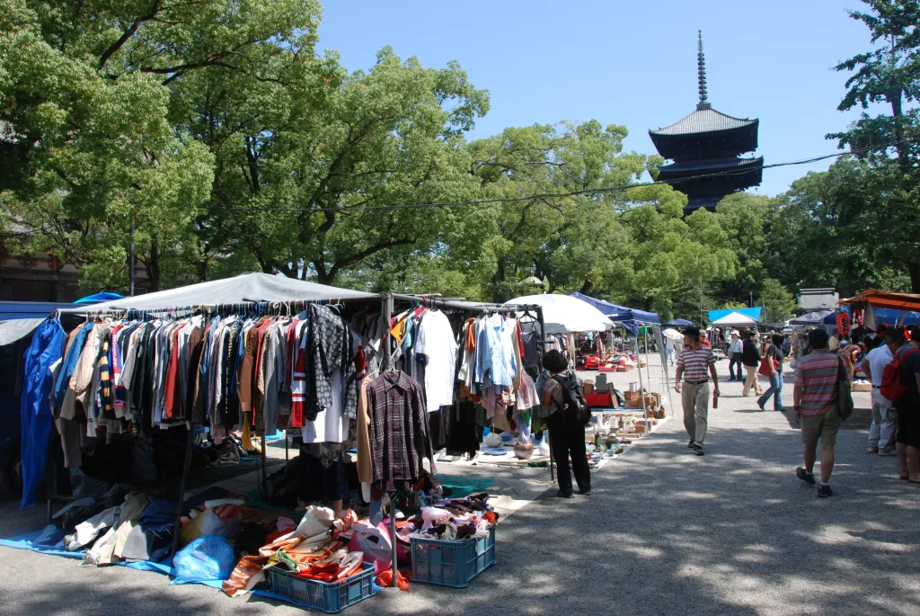 Toji Flea Market