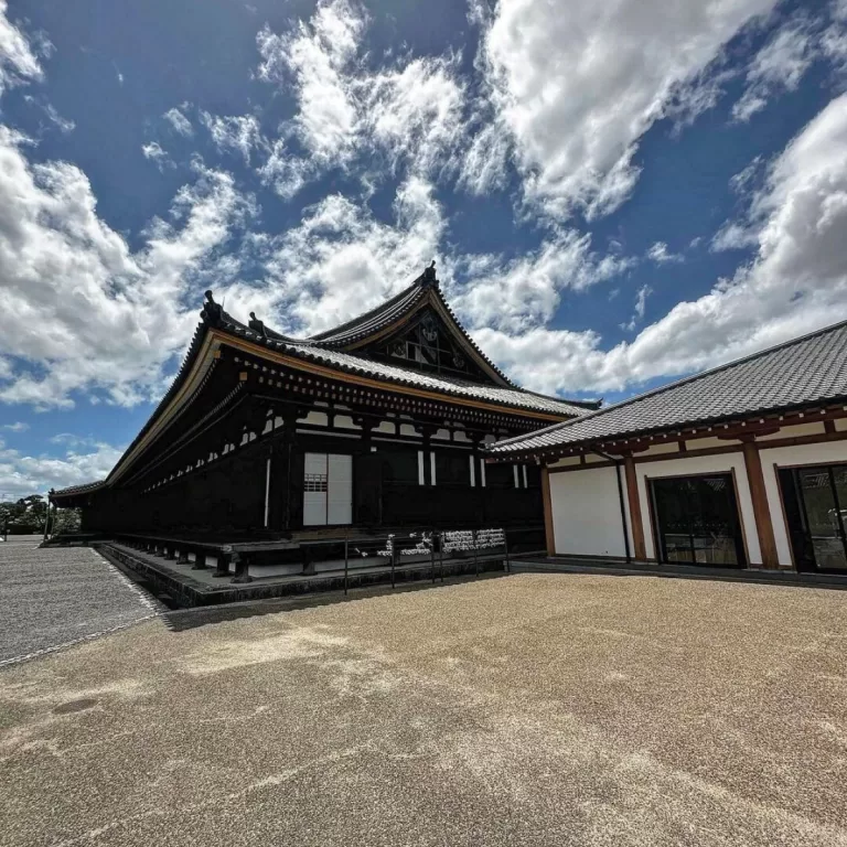 Sanjusangendo Temple 10