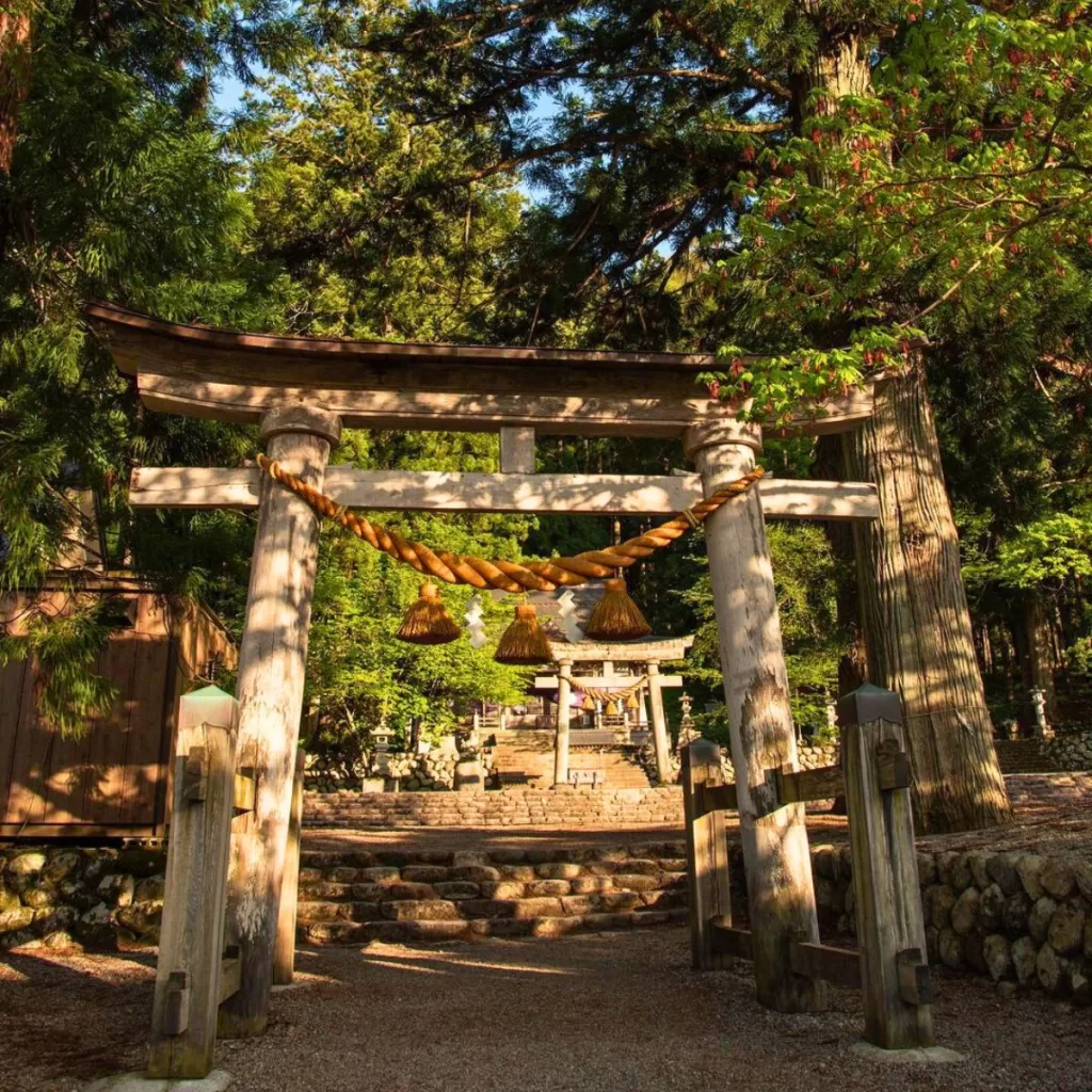 Shirakawa Hachiman Shinto Shrine