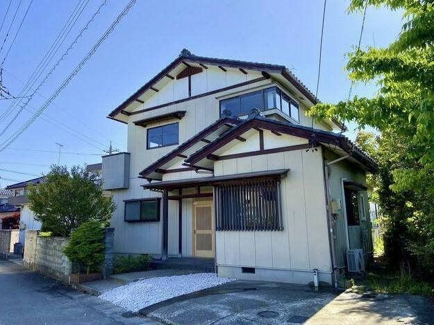 Spacious Traditional Japanese Home in Sakai City For Just $44k